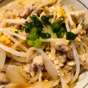 もやしがたっぷり節約丼